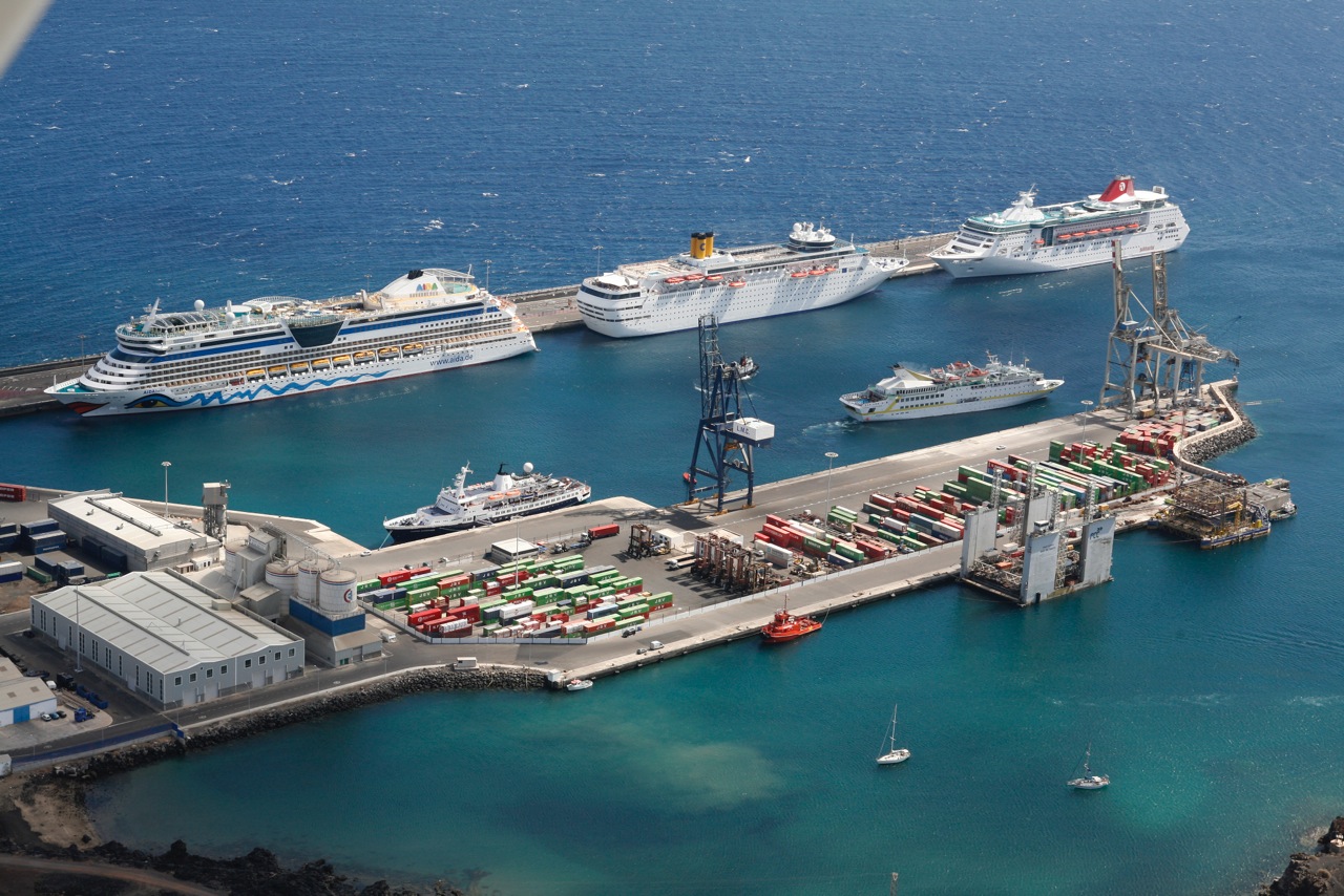 La Cámara de Lanzarote solicita la autonomía del puerto e inicia una recogida de firmas en change.org