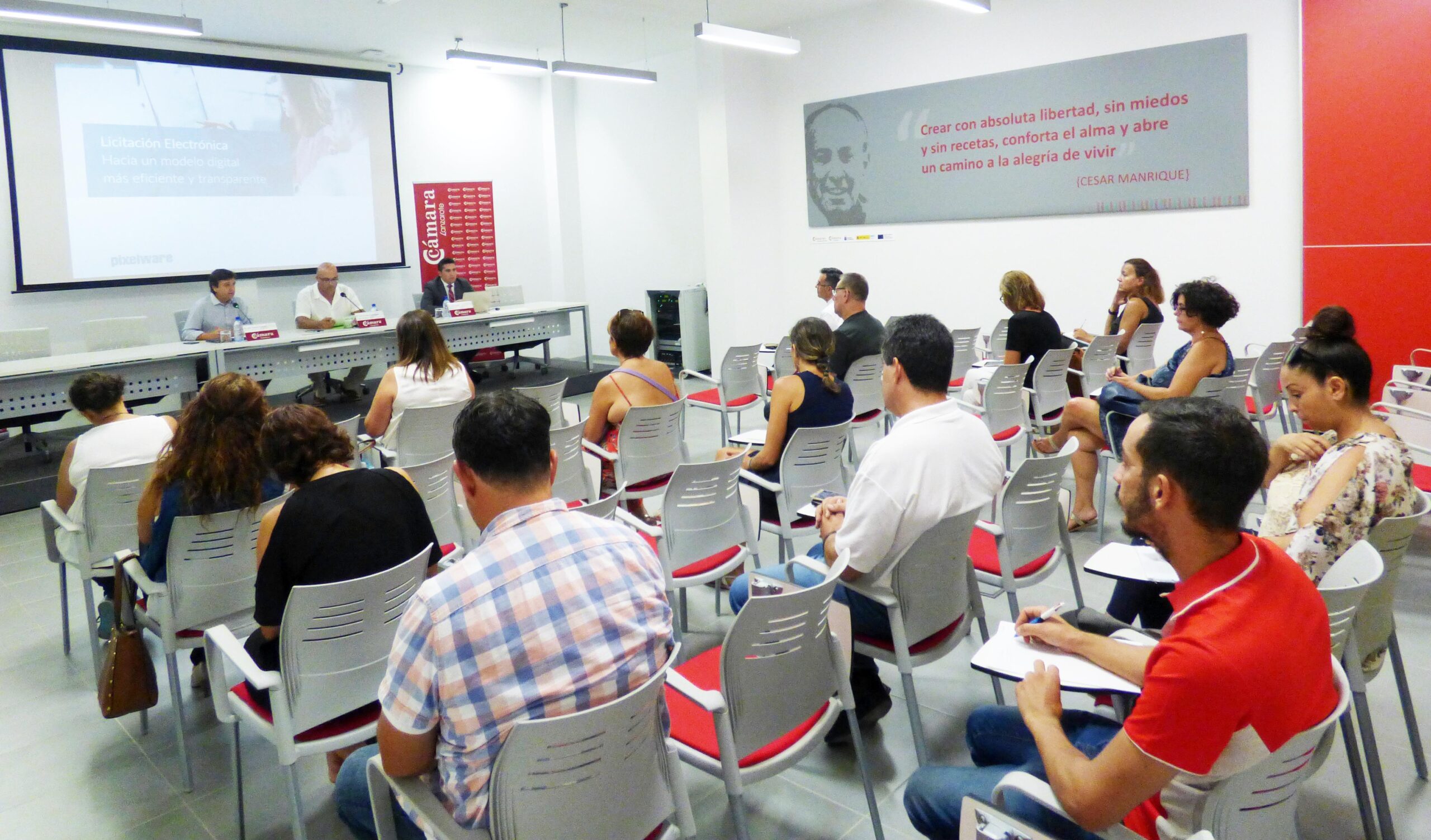 Cámara y Cabildo celebran la cuarta de seis jornadas informativas dirigidas a los proveedores de la primera institución