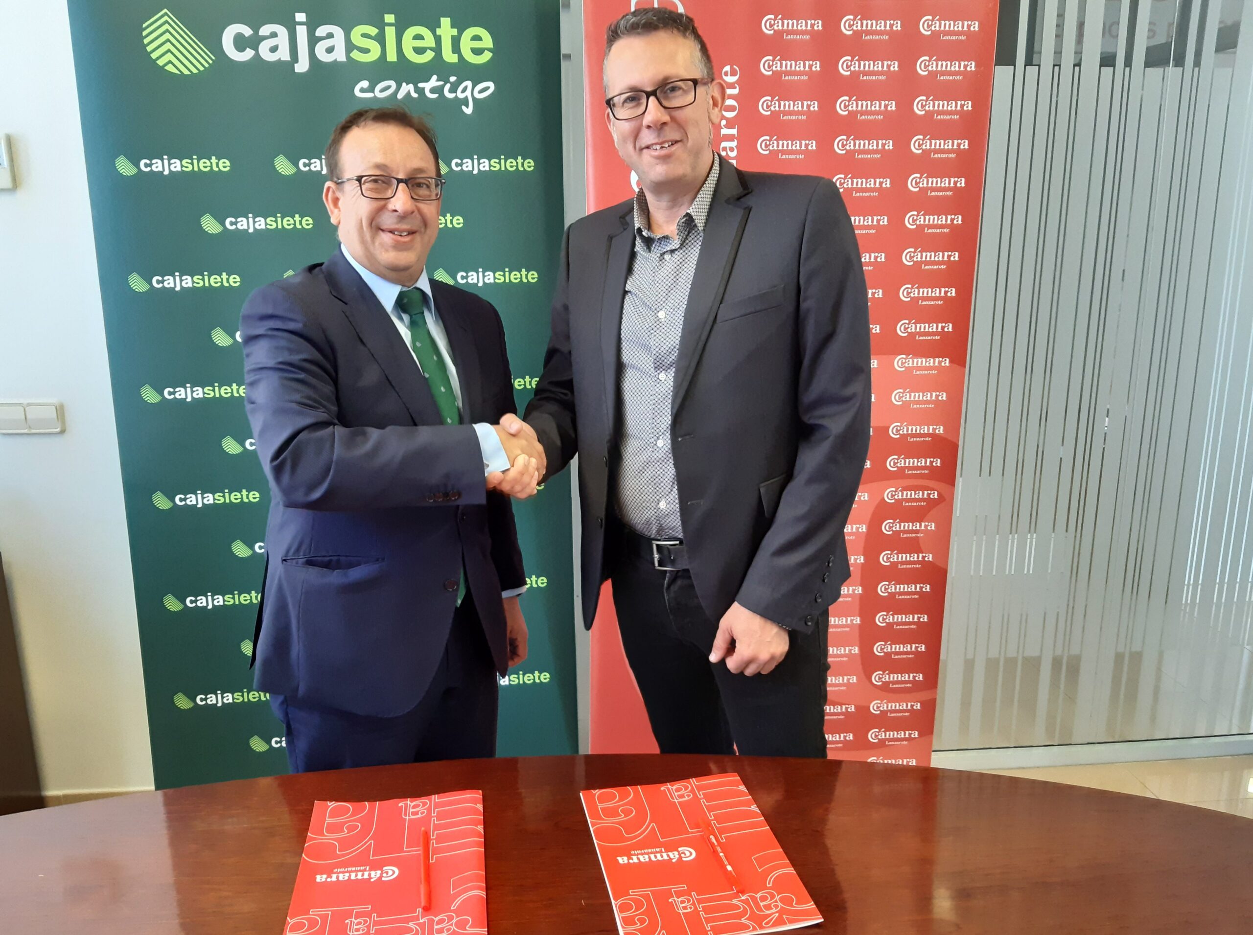 Cajasiete y la Cámara de Comercio publicarán el primer boletín de coyuntura económica de Lanzarote