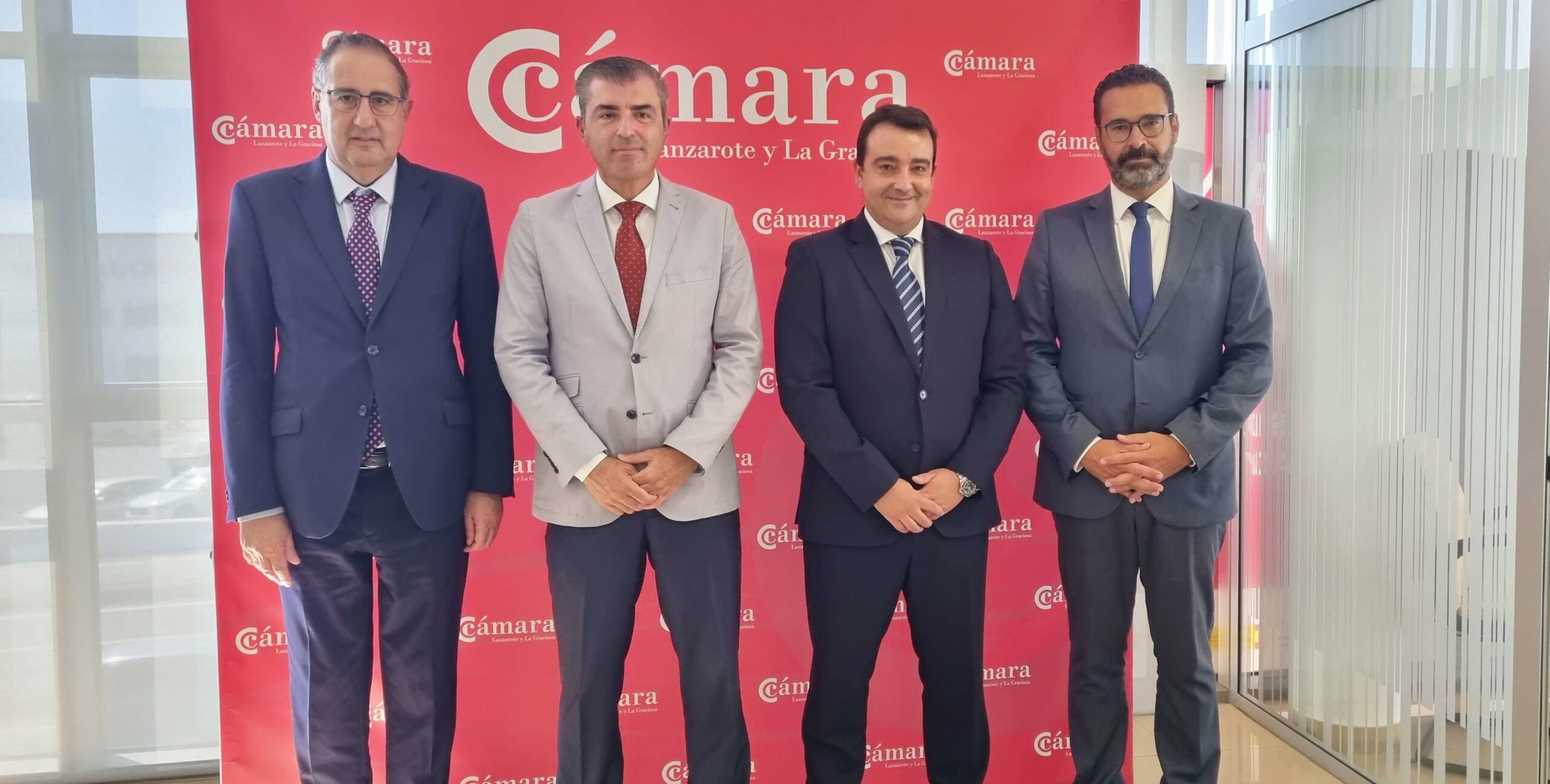 Manuel Domínguez se reúne con José Valle para aunar estrategias durante su visita a la Cámara de Comercio de Lanzarote y La Graciosa