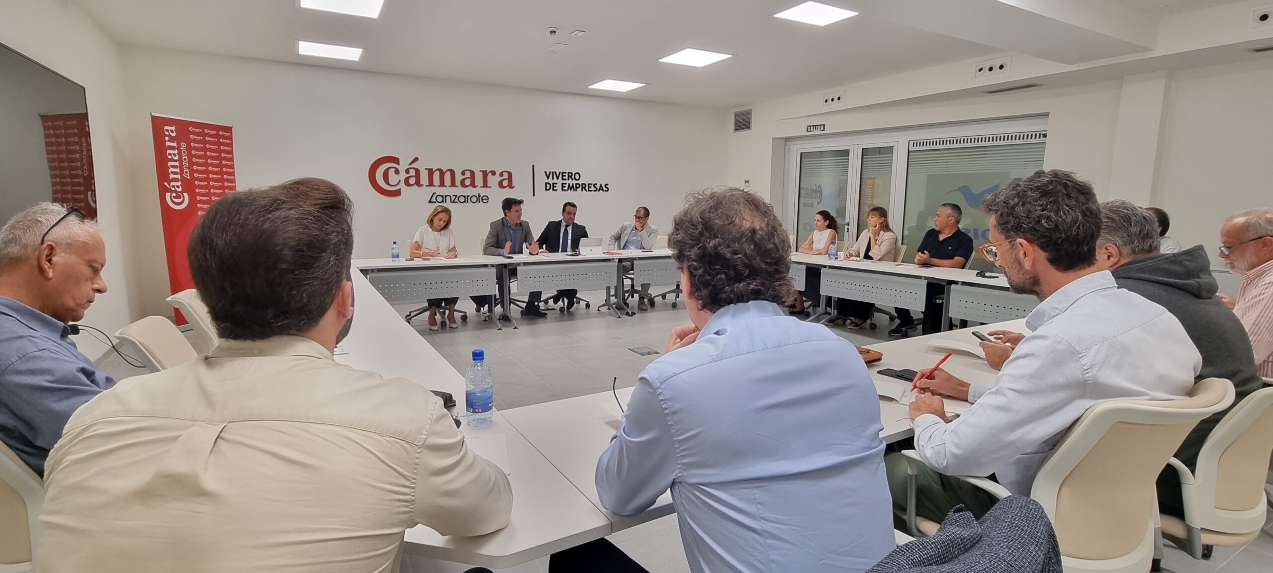 El director general de Promoción y Diversificación Económica del Gobierno de Canarias se reúne con empresarios de Lanzarote