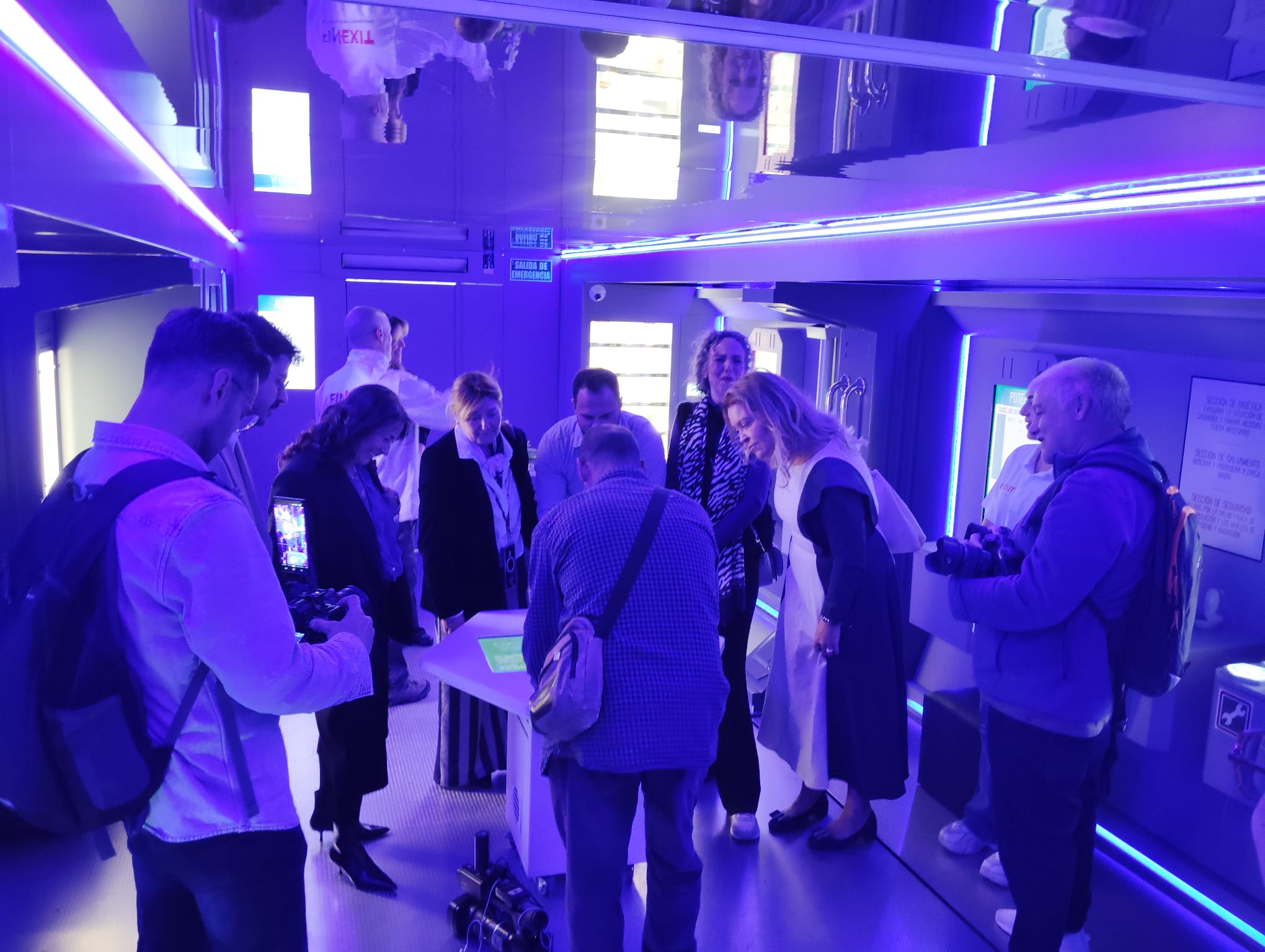 Esta actividad itinerante ha recibido durante todo el día de hoy al alumnado del IES Las Maretas de Arrecife, mañana se desplazará al IES Tías y terminará el jueves junto al CIFP Zonzamas