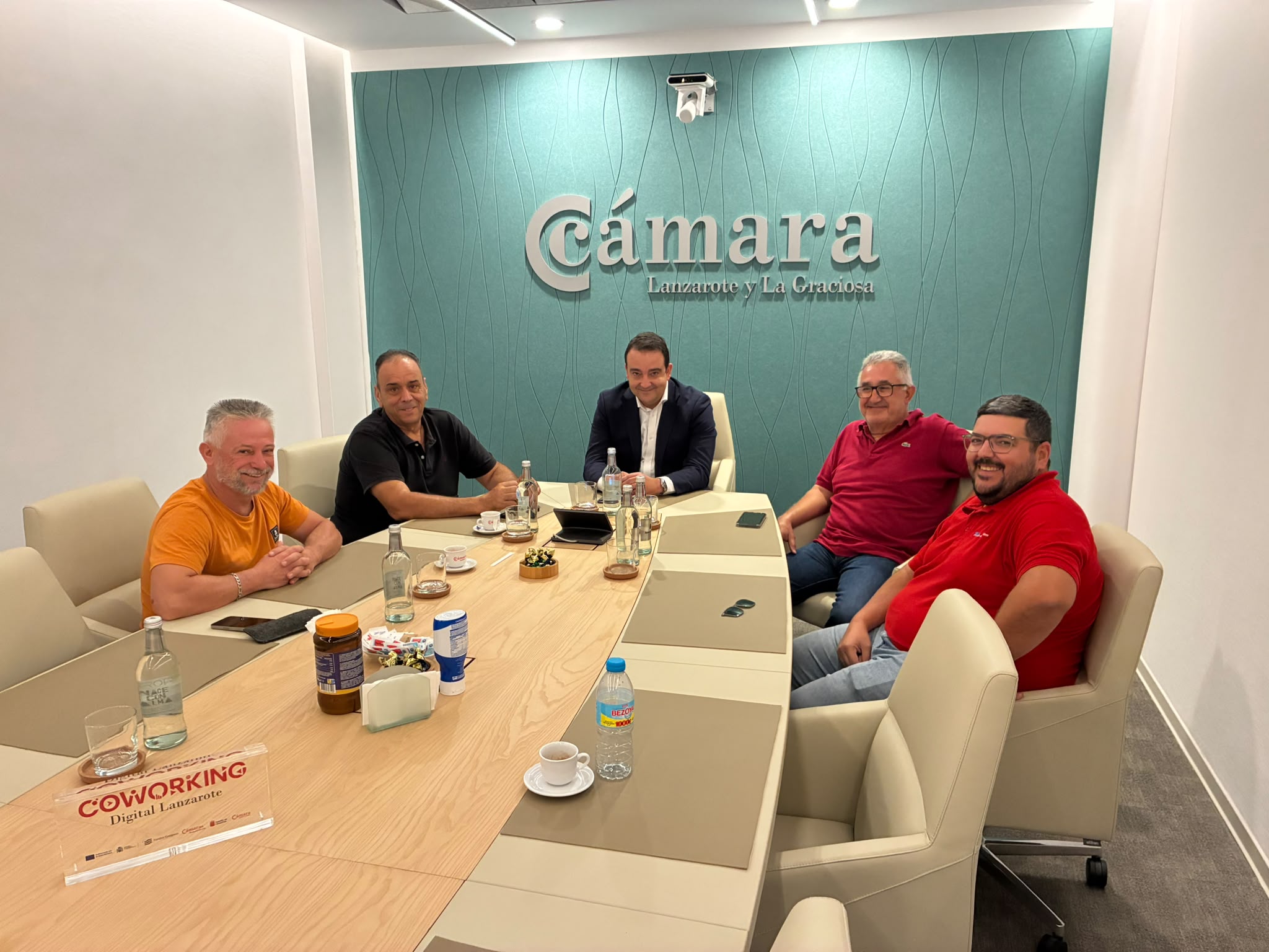 La Cámara de Comercio y las cooperativas de taxi de Lanzarote unen fuerzas para mejorar el servicio en la isla
